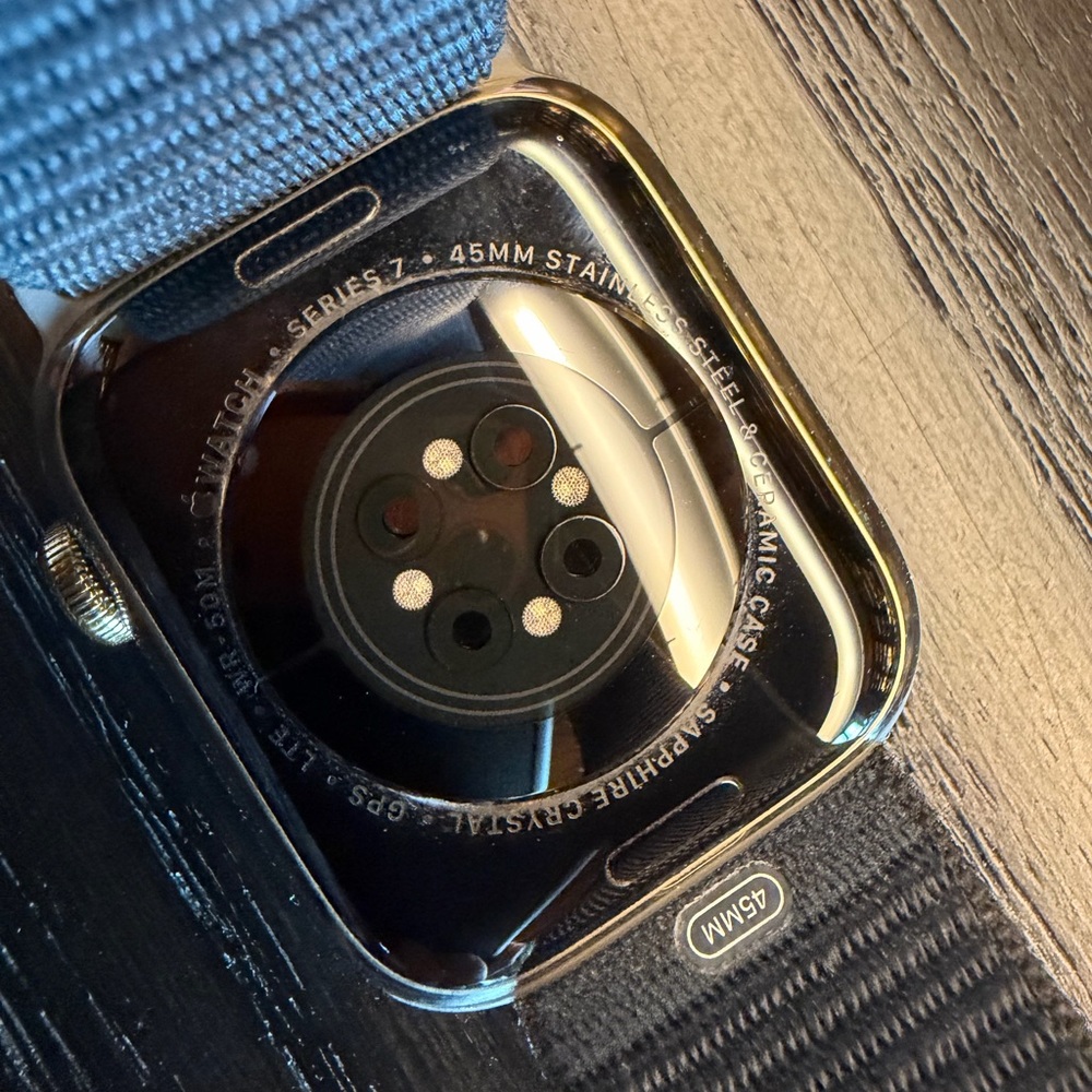Apple Watch Series 7 (45mm) – Stainless Steel, GPS + Cellular - Picture 4 of 5